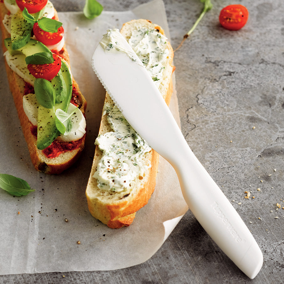 Ergonomic Sandwich Spreader with Serrated Edge & Wide Blade | Tupperware